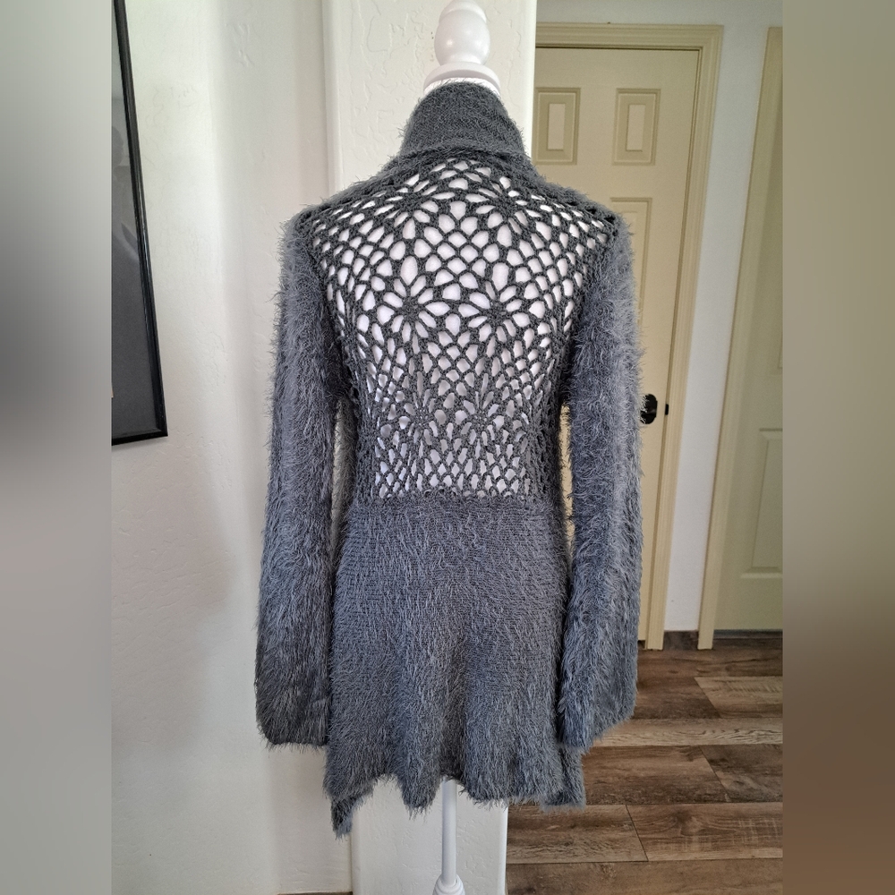 Chic Gray Open Knit Back Fuzzy Material Women's Cardigan Size Small - Picture 5 of 9